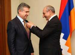 Մաշտոցը կհամբերեր, Բակոն չհամբերեց