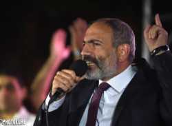 Factor. Ես ԱԱԾ-ին և ոստիկանությանը հրահանգում եմ ռեյդեր անել և օլիգարխներին, բարձրաստիճան պաշտոնյաներին, թիկնազորներին պառկեցնել ասֆալտներին և զինաթափել. Նիկոլ Փաշինյան. 