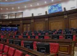 «Պա՛-ռա՛-յա՛  բա՛-ցում ե՛մ, ում որ տեսա թը՛-քում ե՛մ»