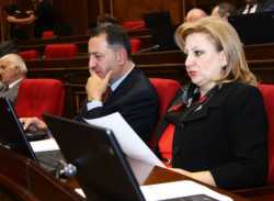 Մի′ պառակտեք մեր ազգը, մի′ բաժանեք մասերի