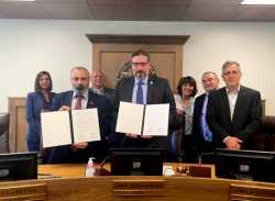 Գլենդելի եւ Արցախի Մարտունի քաղաքի միջեւ կնքվել է «քույր-քաղաքների» հուշագիր