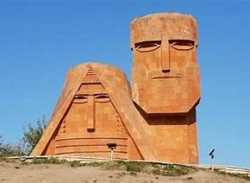 «Երկիր պարադոքս.    Արցախում սովի կազմակերպիչներն են այն դատապարտում»