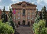 Ալեն Սիմոնյանը մնում է իր ոճի մեջ Ալեն Սիմոնյանը մնում է իր ոճի մեջ