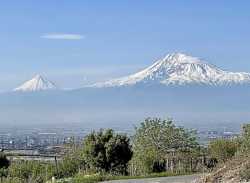 Հետաքրքիր է, եթե Զինանշանից հեռացնենք ԱՐԱՐԱՏԸ, եթե փոխենք մարզի ու քաղաքի անունը...