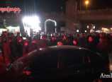 Վաղը բոլոր ճանապարհները փակելու ենք․ ցուցարարներն անցնում են կտրուկ քայլերի. ArmLur.am Վաղը բոլոր ճանապարհները փակելու ենք․ ցուցարարներն անցնում են կտրուկ քայլերի. ArmLur.am