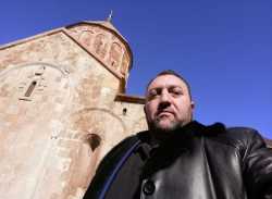 Ամո՛թ դահլիճում գտնվող մեր ընտրյալներին, Ամո՛թ վարչապետին և իր հեղափոխական թիմին՝ իրենց ներկայությամբ այս լկտիությունը հանդուրժելու և 80047 ընտրողի թիկունքից հարվածներ հասցնելու համար