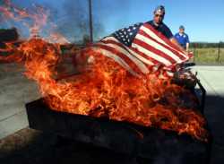 ԱՄՆ-ի դրոշը հրկիզողները պատժվելու են ամենայն խստությամբ