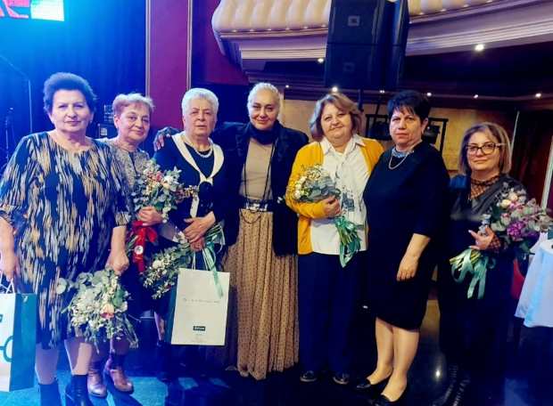 Երգն ու պարը միասին էին` ապրելու կենարար ուժով, Արցախ  վերադարձի հույսով,  այն մեծ հավատով, որ մի օր նորից հայրենին ծաղկունք է ապրելու... 