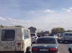 Երբ ճանապարհը փակվում է, չինովնիկները հանկարծ վերածվում են ամենասուր լսողությունն ունեցող արարածների
