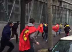 Փարիզում քրդերը հարձակում են գործել Հայաստանի դեսպանատան առջև ցույց անող ադրբեջանցիների վրա (տեսանյութ)  