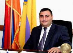 Էջմիածնի քաղաքապետը կոչ է անում իր մրցակիցներին