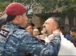 Հարց ոստիկանությանը՝ եթե քաղաքացուն խեղդում եք, նա կարո՞ղ է ինքնապաշտպանվել. «Հրապարակ»