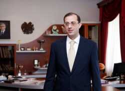 Մեքենա չկա՝ նախարարությունն էլ չկա