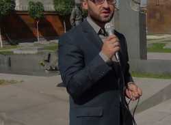 Մարդկությունը դեռ չի հասկացել թե էս ի՞նչ չարիք է կախվել իր գլխին, որտեղ մեկը մյուսին ցանկանում է ուտել...