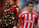 Bojan Krkic shows how to decorate the Christmas tree Bojan Krkic shows how to decorate the Christmas tree
